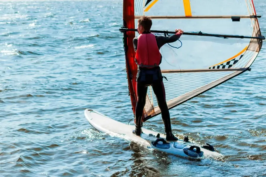 360-teamgeist-Resort-Aktivitaeten-Wingsurf-E-Foil
